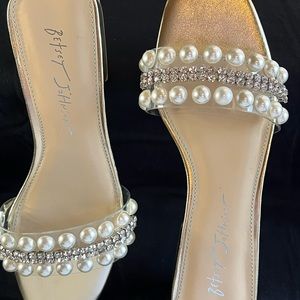 Betsy Johnson Madge pearl and rhinestone sandal. NIB. 1” stacked heel.